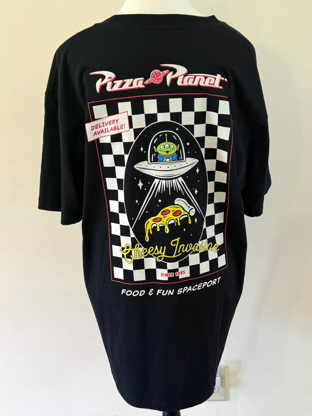 Disney / Pixar Toy Story Pizza Planet size Large T-shirt